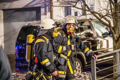 Weinstadt-Endersbach: Trokner brennt im Keller - Bewohner versucht zu loeschen und wir verletzt